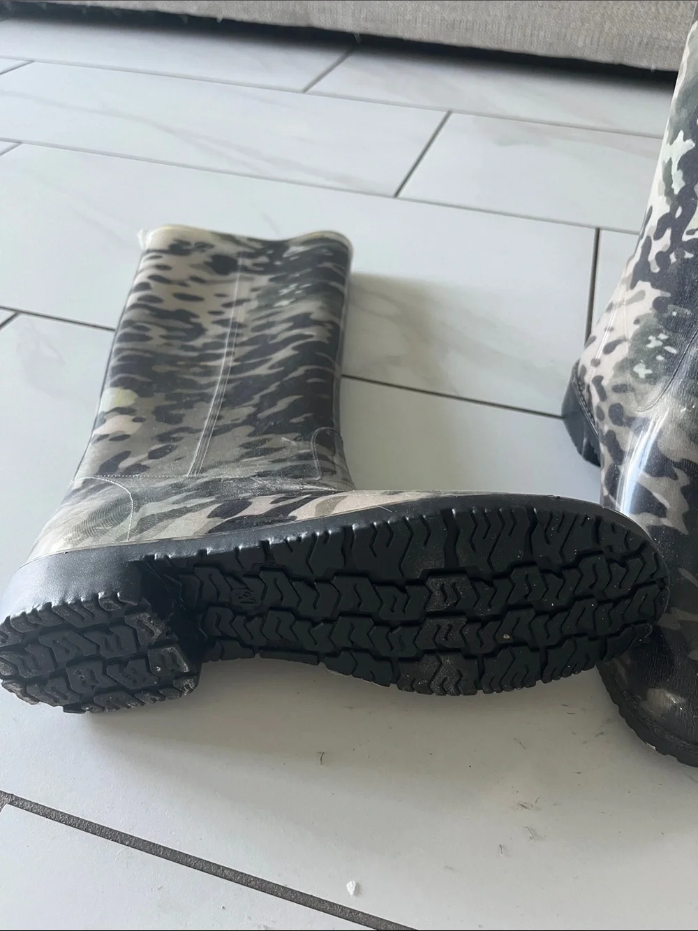 Guess stylish rain